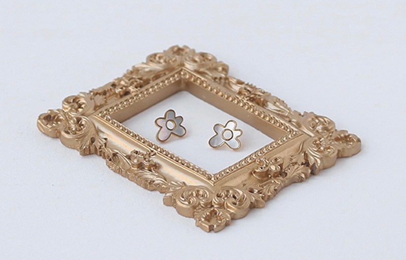 Gold-Plated Natural Shell Minimalistic Floral Design Earring