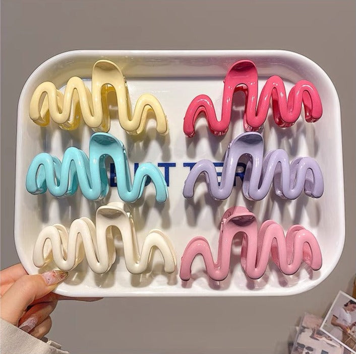Candy-colored Wavy Hair Claw Clip made of premium acrylic, showcasing a playful wavy design in vibrant hues, approximately 10.5cm in length.