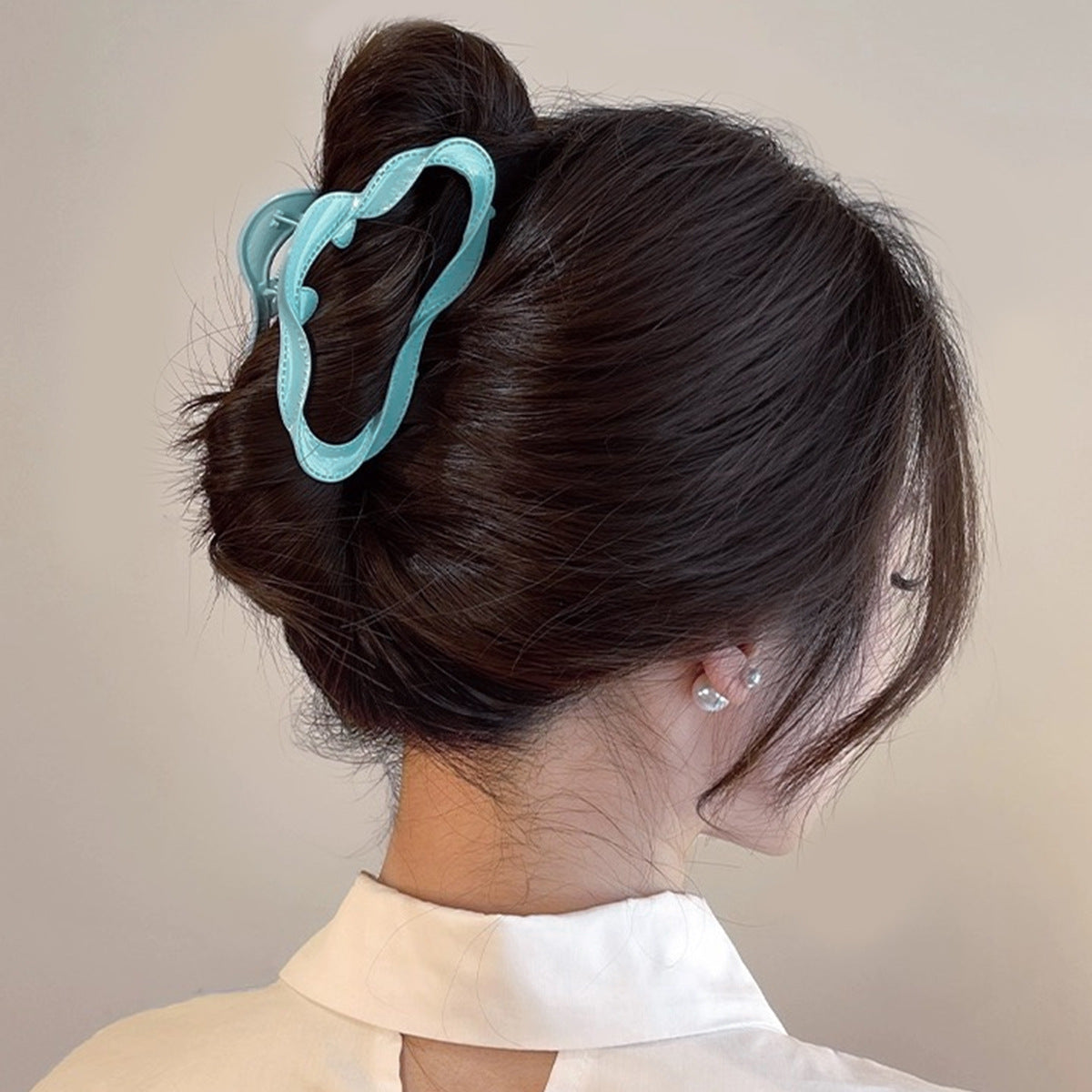 Creamy Color Hollow Cloud Claw Clip