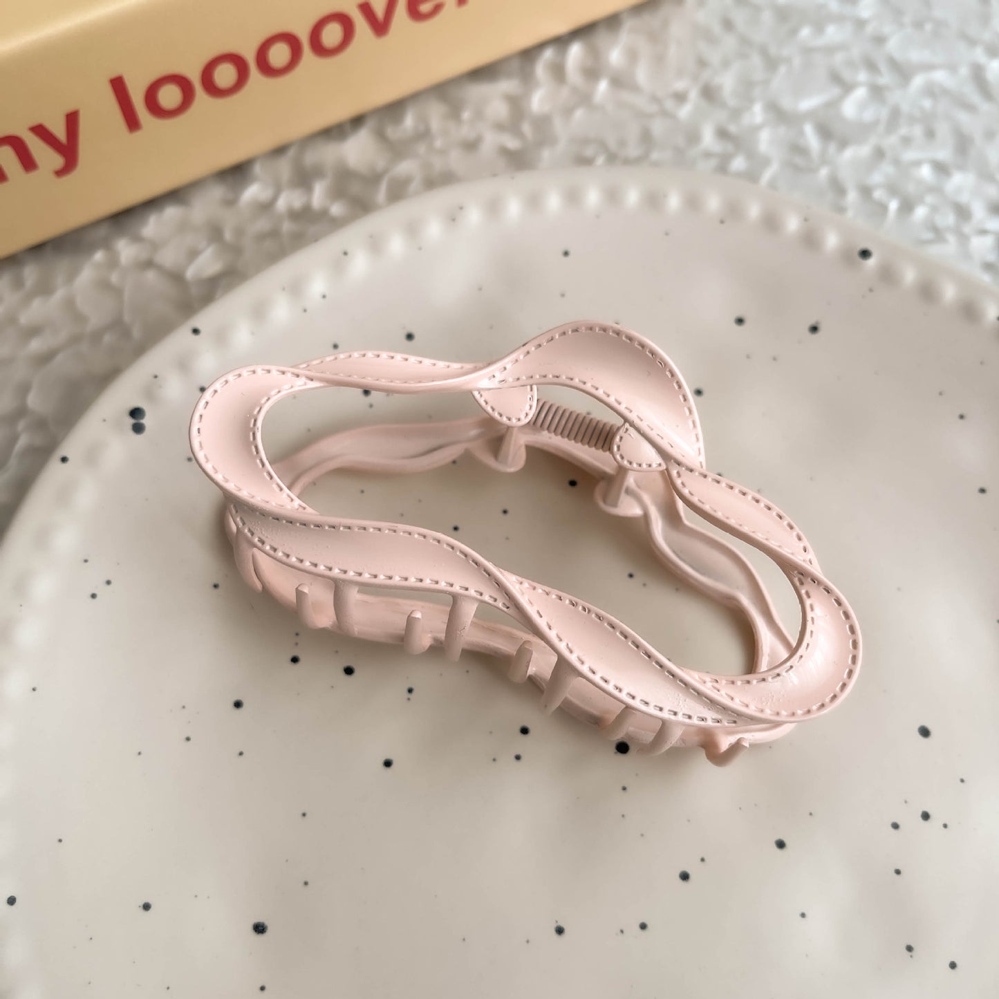 Creamy Color Hollow Cloud Claw Clip