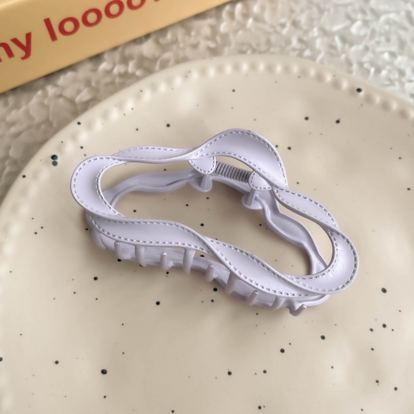 Creamy Color Hollow Cloud Claw Clip