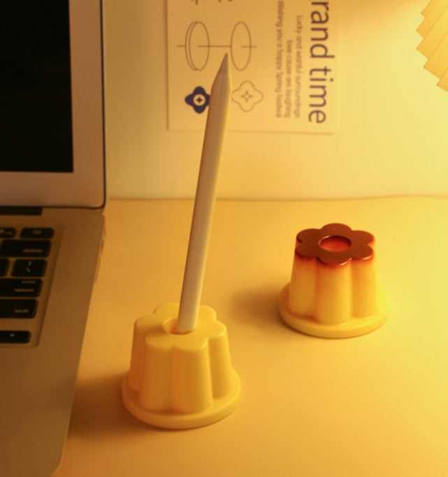 Pudding Pen Holder