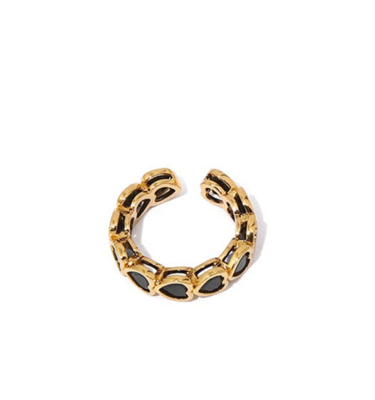 18k gold-plated openwork brass ring showcasing a heart-shaped zircon stone, with contrasting gold and black tones and an open-mouth design.