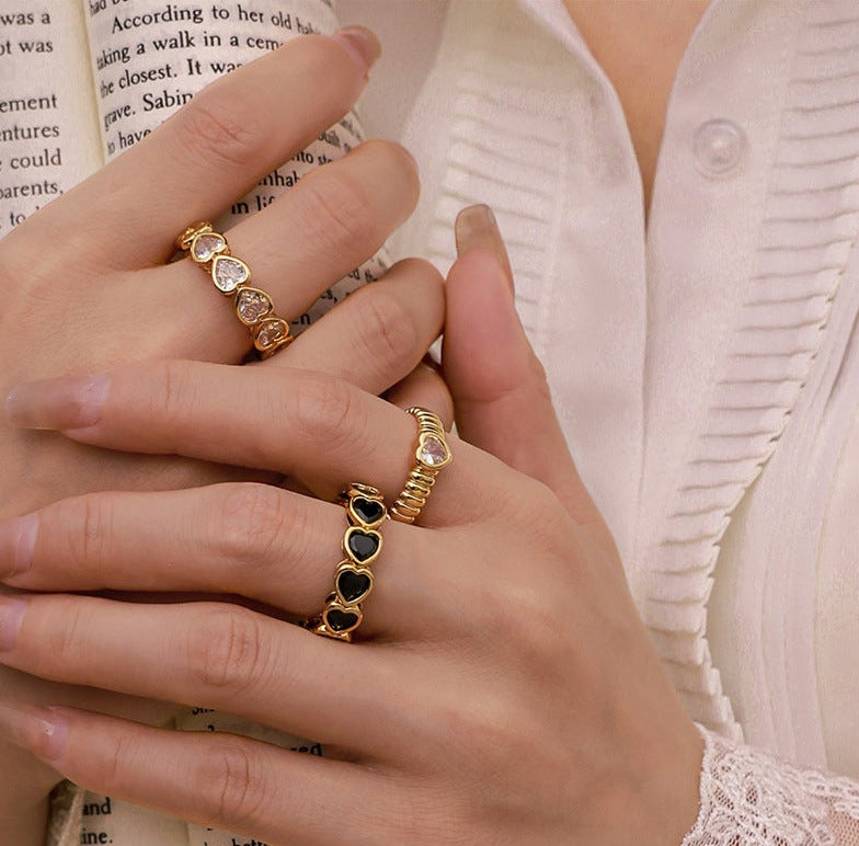 18k gold-plated openwork brass ring showcasing a heart-shaped zircon stone, with contrasting gold and black tones and an open-mouth design.