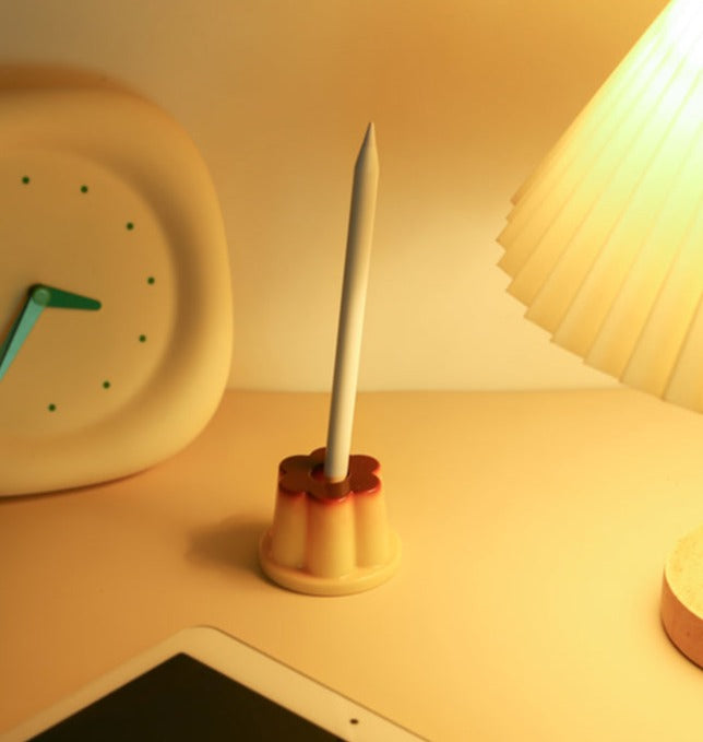 Pudding Pen Holder