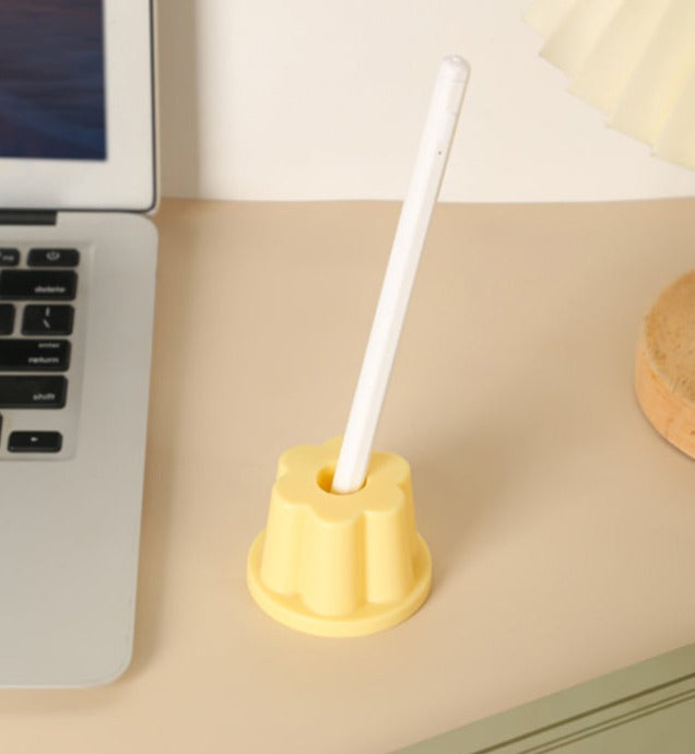 Pudding Pen Holder