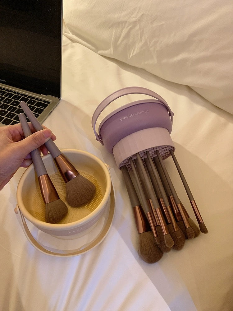 "Silicone Makeup Brush Cleaning and Storage Bowl - High-quality silicone material with elastic mesh and hanging strap for thorough brush cleansing. Dimensions: 14.5 x 13 x 8cm."