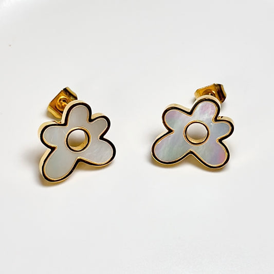 Gold-Plated Natural Shell Minimalistic Floral Design Earring