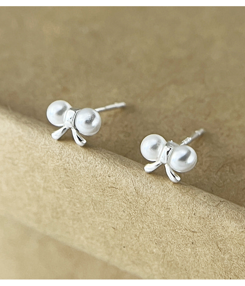 Sterling Silver Mini Bow Tie Ear Stud with Pearls