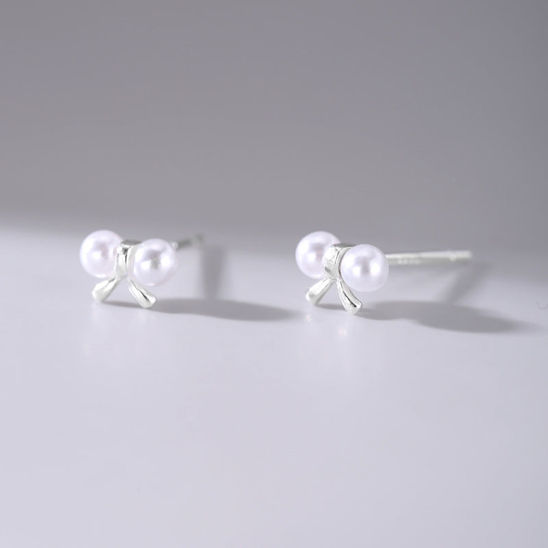 Sterling Silver Mini Bow Tie Ear Stud with Pearls