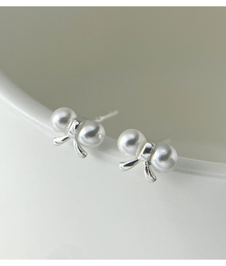 Sterling Silver Mini Bow Tie Ear Stud with Pearls