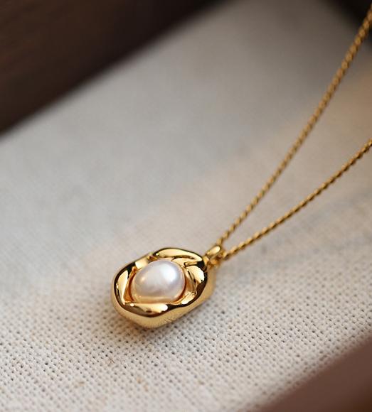 Gold Plated Brass with Natural Pearl Inlaid Pendant Necklace