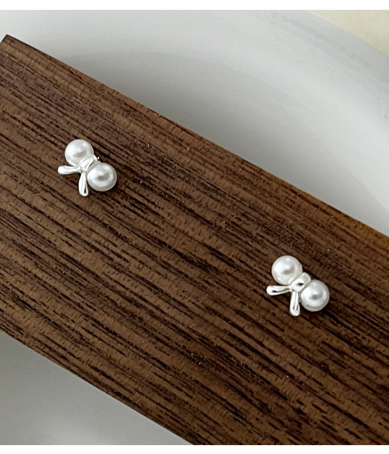 Sterling Silver Mini Bow Tie Ear Stud with Pearls