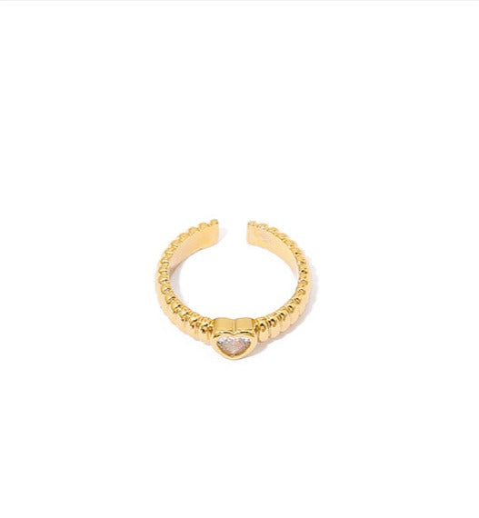 18k gold-plated openwork brass ring showcasing a heart-shaped zircon stone, with contrasting gold and black tones and an open-mouth design.
