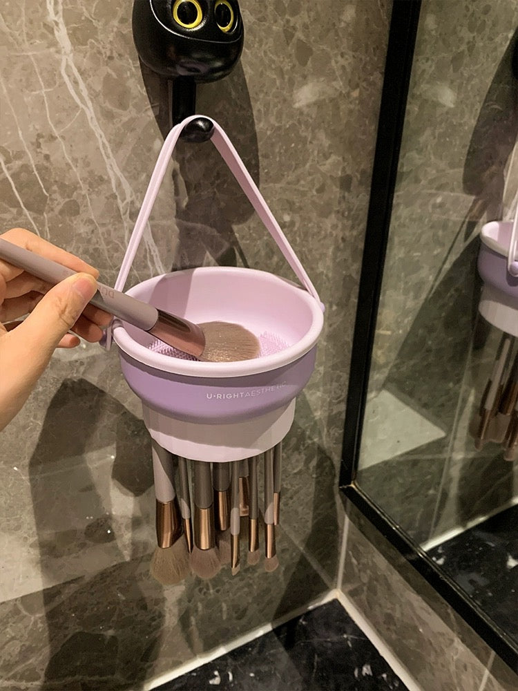 "Silicone Makeup Brush Cleaning and Storage Bowl - High-quality silicone material with elastic mesh and hanging strap for thorough brush cleansing. Dimensions: 14.5 x 13 x 8cm."